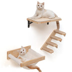 Katzenwand Set mit drei Elementen: Kratzbrett-Ablage mit Sisal, hängende Sisal-Kletterleiter und weiche Hängematte, mit weiß-orangen Kätzchen