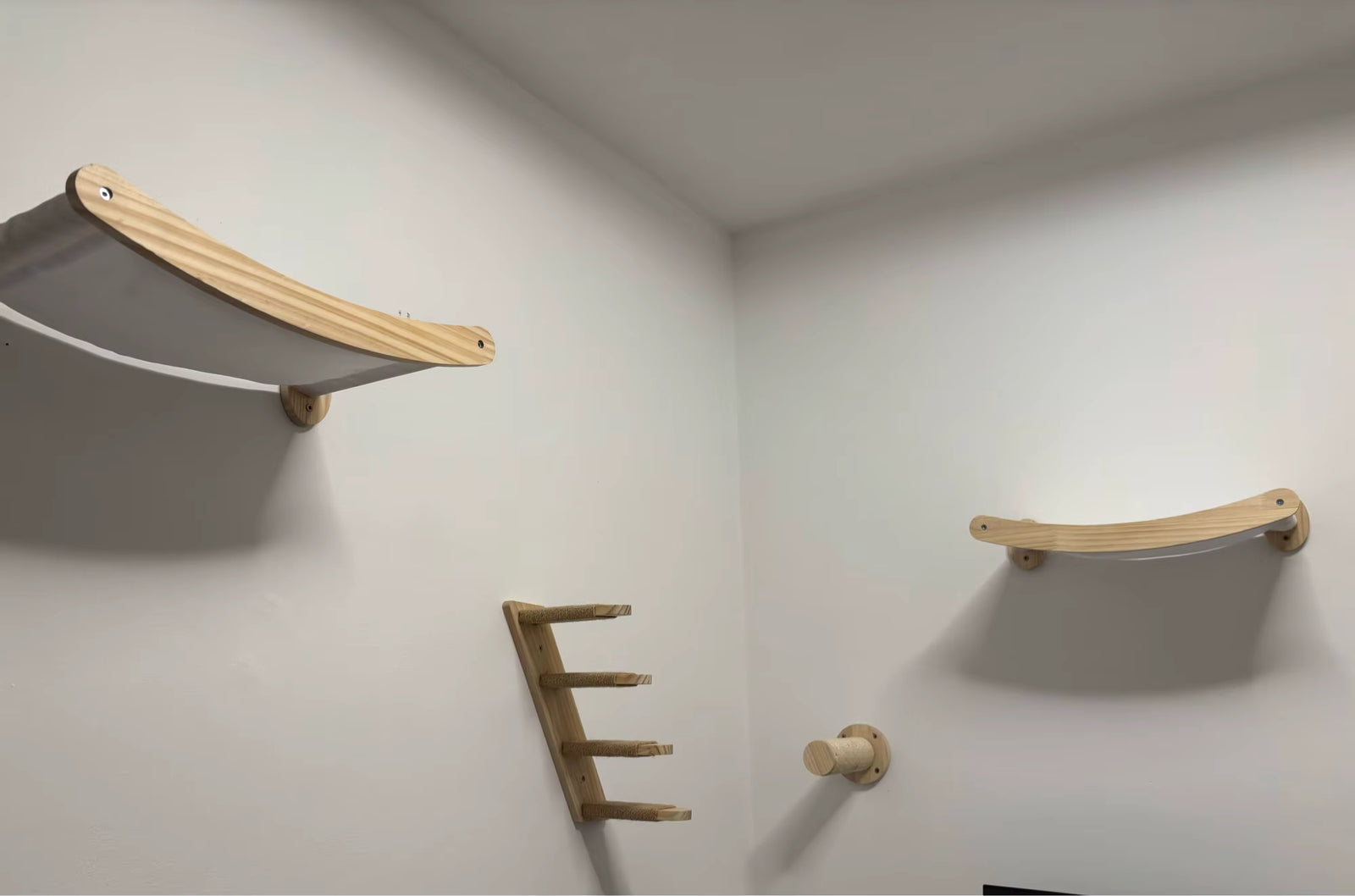 katzen-haengematte-idee-wandmontage