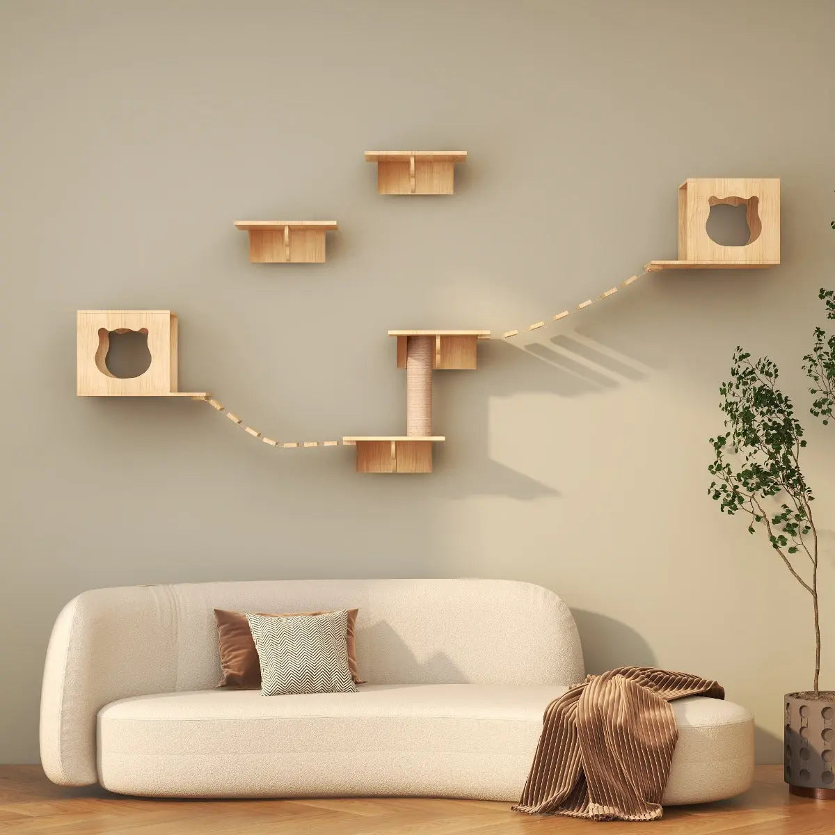 katzen-kletterwand-hinter-dem-sofa-wohnzimmer